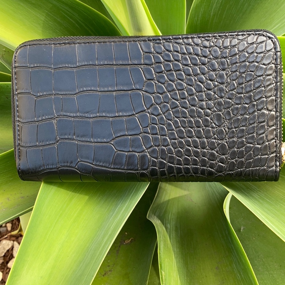 Zippered Wallet -NWOT